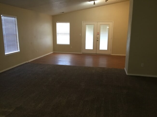 Photo - 5849 Sandoval Dr NE