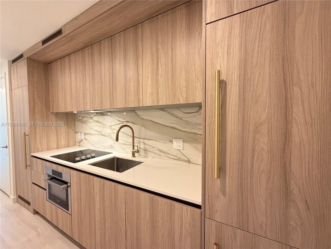 Photo - 77 SE 5th St Unidad 2604