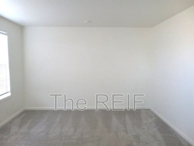 Photo - 4477 Soya Ave