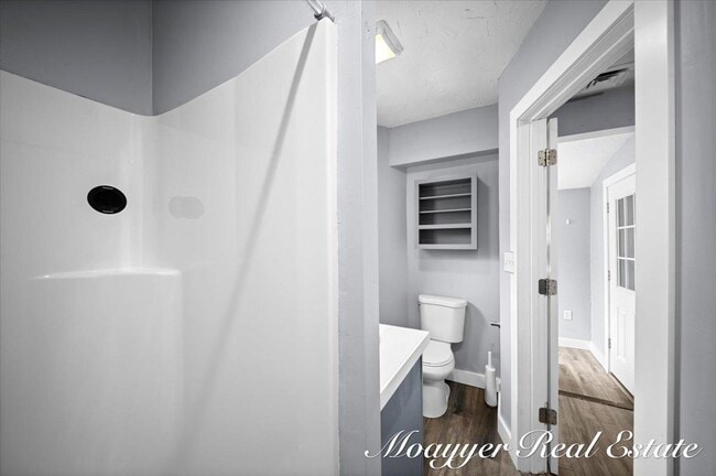 Photo - 921 4th St NW