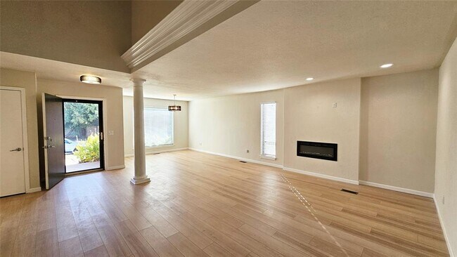 Photo - 11921 Shady Trail Ln