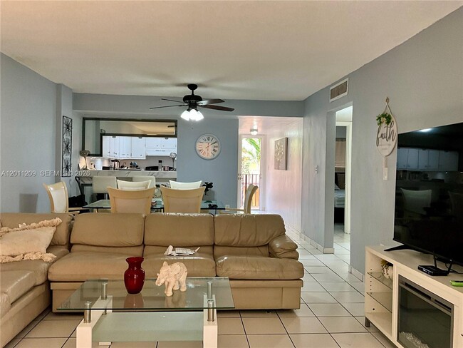Photo - 1910 W 56th St Unit 3226