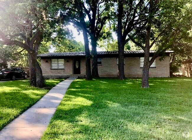 Building Photo - 1417 W 4th St Rental