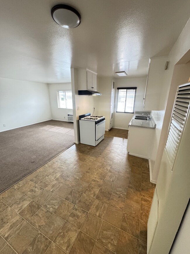 Photo - 1160 E Alosta Ave