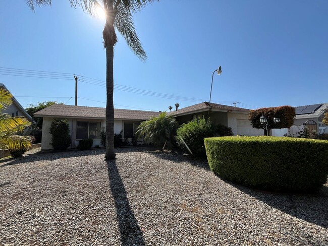 Simi Valley 3BR w/RV parking, AVAILABLE NOW! - Simi Valley 3BR w/RV parking, AVAILABLE NOW! House