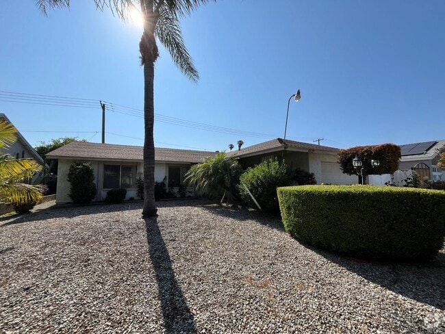 Building Photo - Simi Valley 3BR w/RV parking, AVAILABLE NOW! Rental