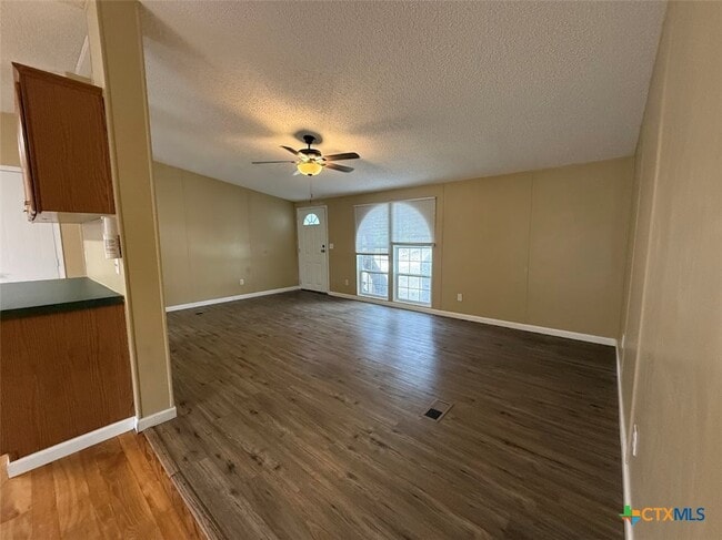 Photo - 136 Sonnyland Dr