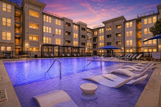 Building Photo - The Reserve at Alamo Ranch