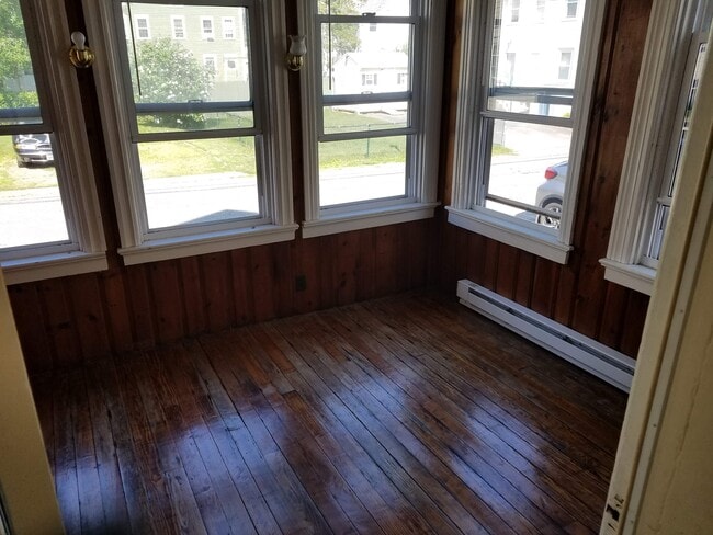 Sun Porch - 48 Warren Ave Unit #1