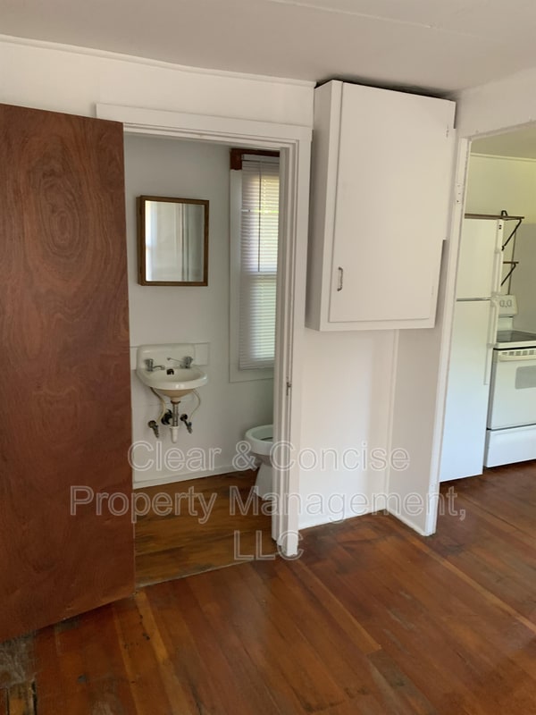 Photo - 1424 W 10th Alley