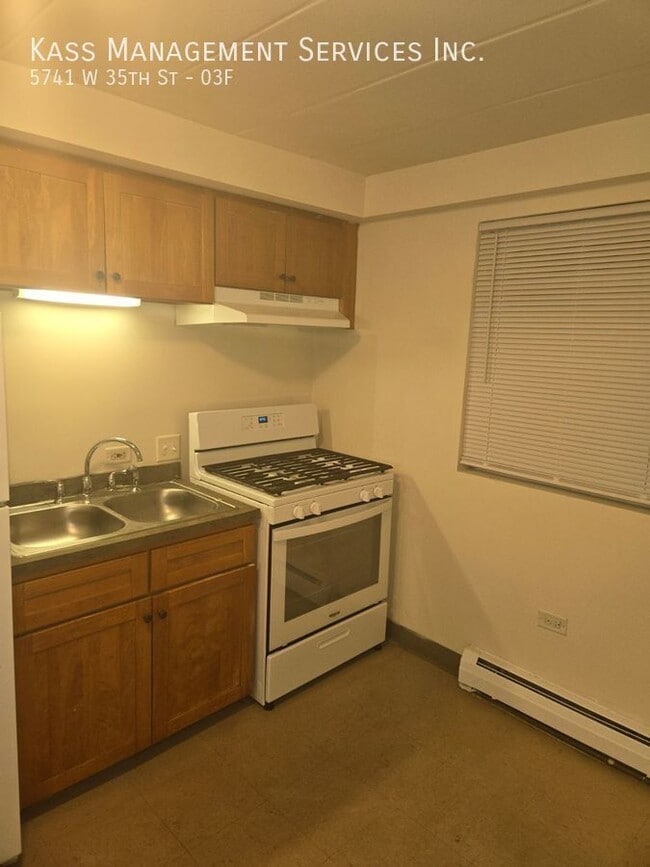 Building Photo - 5741 W 35th St Unit 03F Rental