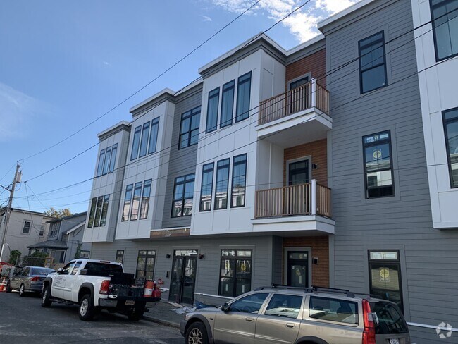 Building Photo - 157 Everett St Unit 1 Rental