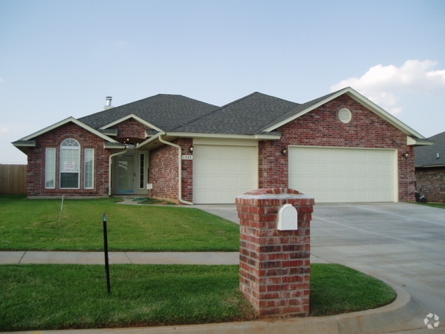 Building Photo - 3 Bed + Office - Private Master Suite - Mo... Rental