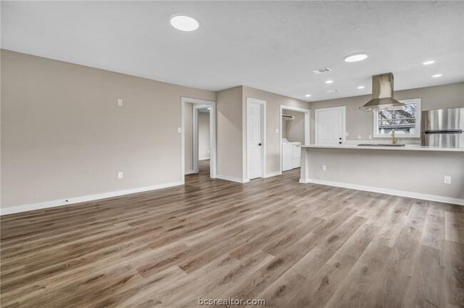 Photo - 1103 Phoenix St