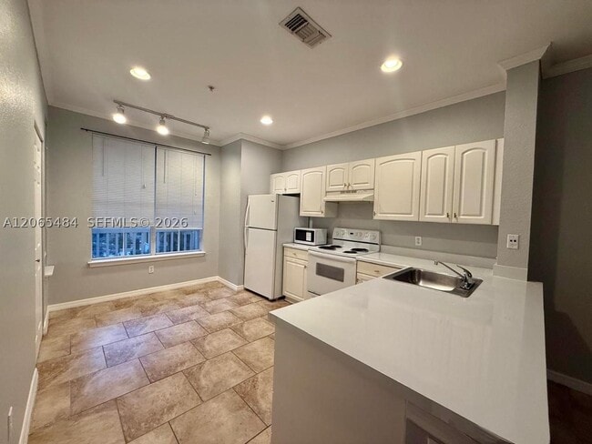 Building Photo - 860 Orange 258 Unit 258