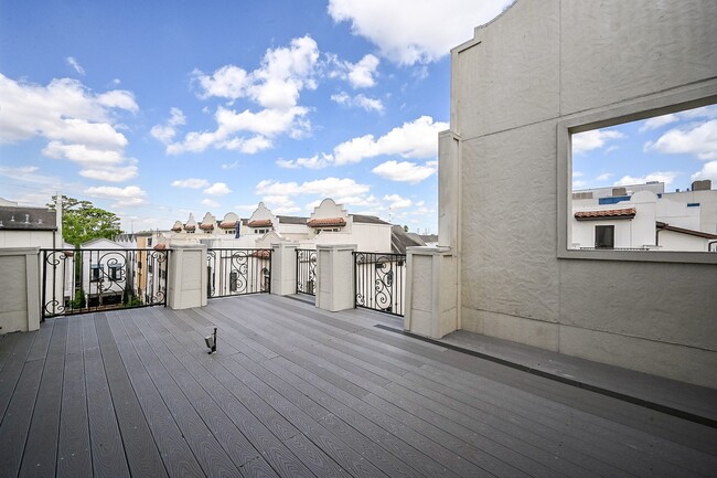 Photo - 1825 W 24th St