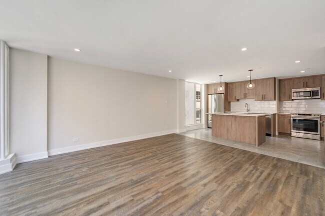 Photo - 227 E Walton Pl Unidad 8E