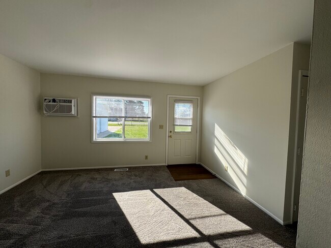 Photo - 647 Kennedy Ct