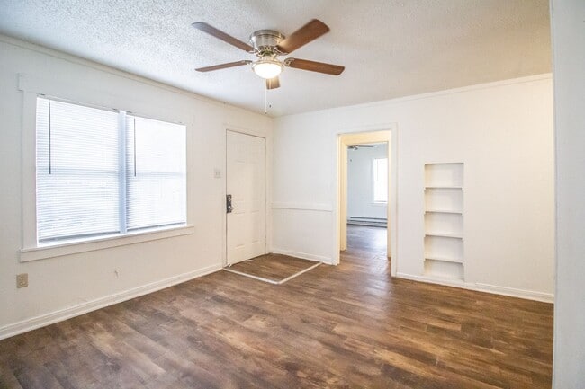 3221 Baylor St