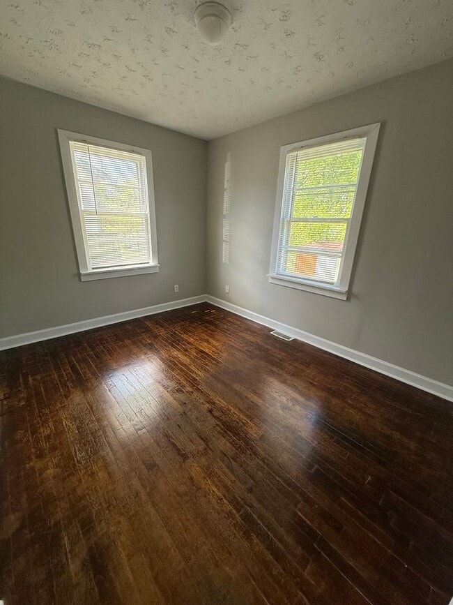 Photo - 705 N 2nd St