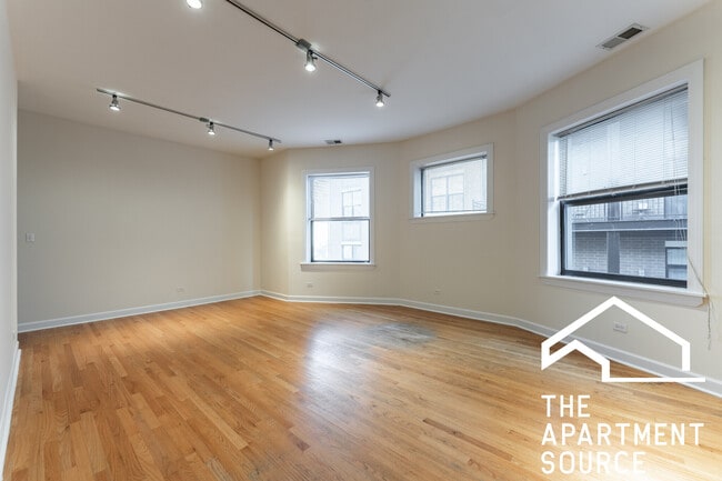 Building Photo - 4729 N Sheridan Rd Unit 22s