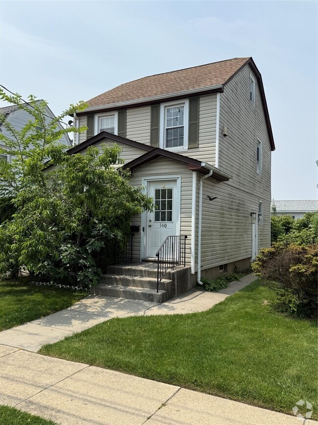 Building Photo - 160 Broad St Rental