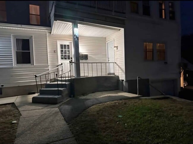 Photo - 428 Elm St Unidad 2nd floor