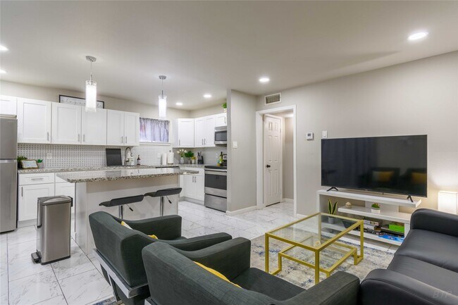 Building Photo - 8110 Albacore Dr Unit 32 Rental