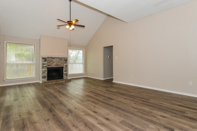 Photo - 138 Woodcreek Dr