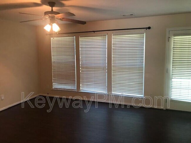 Photo - 1468 Collins Dr