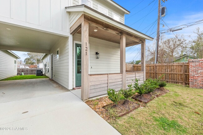 Photo - 121 Mayberry Grv St