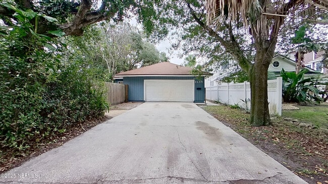 Building Photo - 1615 Seminole Rd Rental