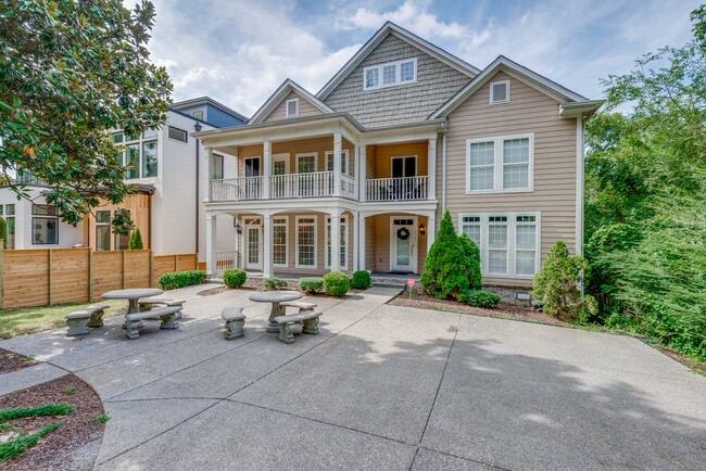 4 Bedrooms & 4.5 Baths & Two Studies - 3331 Acklen Ave Rental