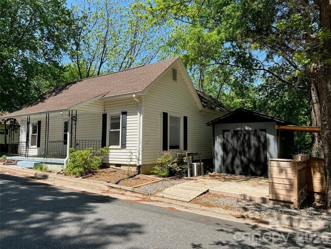 Building Photo - 346 Nesbit Ave