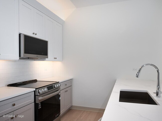 Photo - 3202 N Racine Ave Unit #205