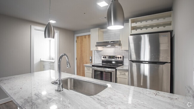 1BR,1BA,-650SF
