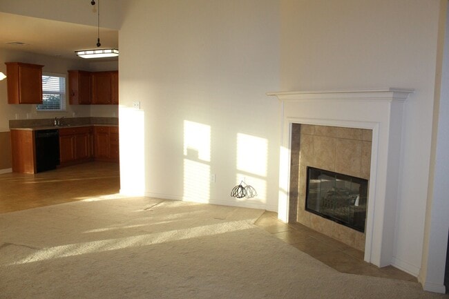 Photo - 4 BEDROOM, EASY COMMUTE