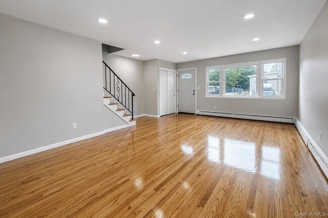 54 Farquhar Ave