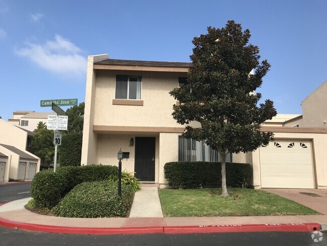 Building Photo - 3 bedroom 2 bath townhouse for rent