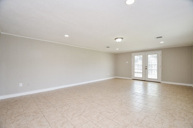 Photo - 14902 Gloster St