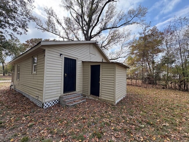 Photo - Nice house on large lot with low traffic
