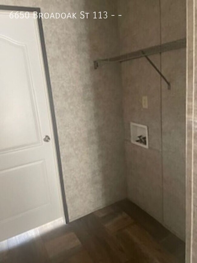 Photo - 6650 Broadoak St