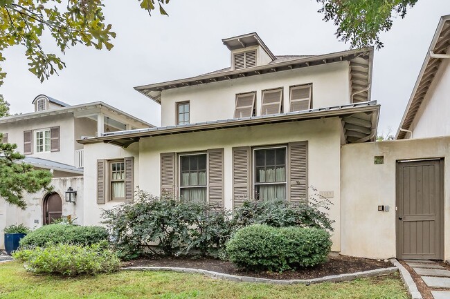 Building Photo - Beautiful Monticello Town Home!!!