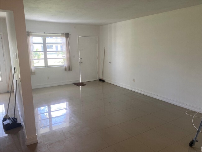 Photo - 51 NE 204th St Unit 2