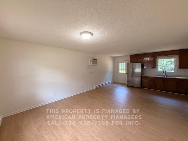 Photo - 110 Eldon Ln
