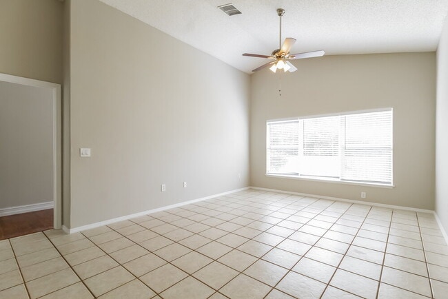Photo - 1802 Meadow Pond Way