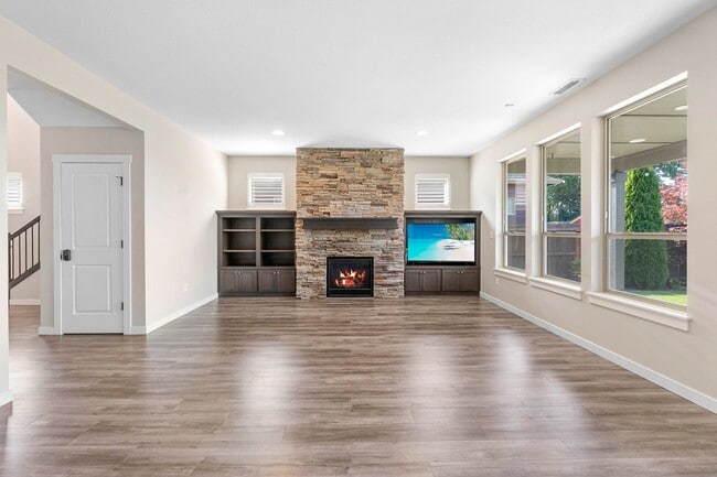Photo - Newer 6 Bedroom with Bedroom on Main Level