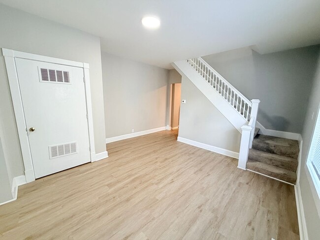 Photo - 1132 N Oxford St