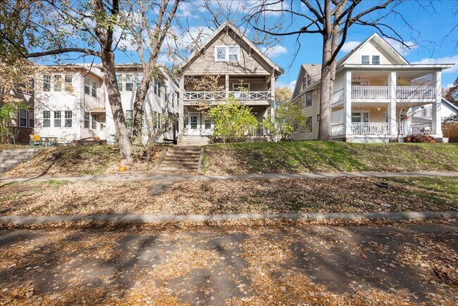 Photo - 1997-1999 Ashland Ave Unit Upper