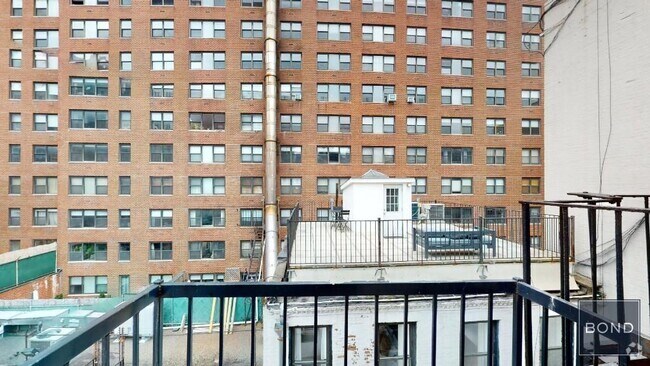 Building Photo - 213 E 26th St Unit 3C Rental